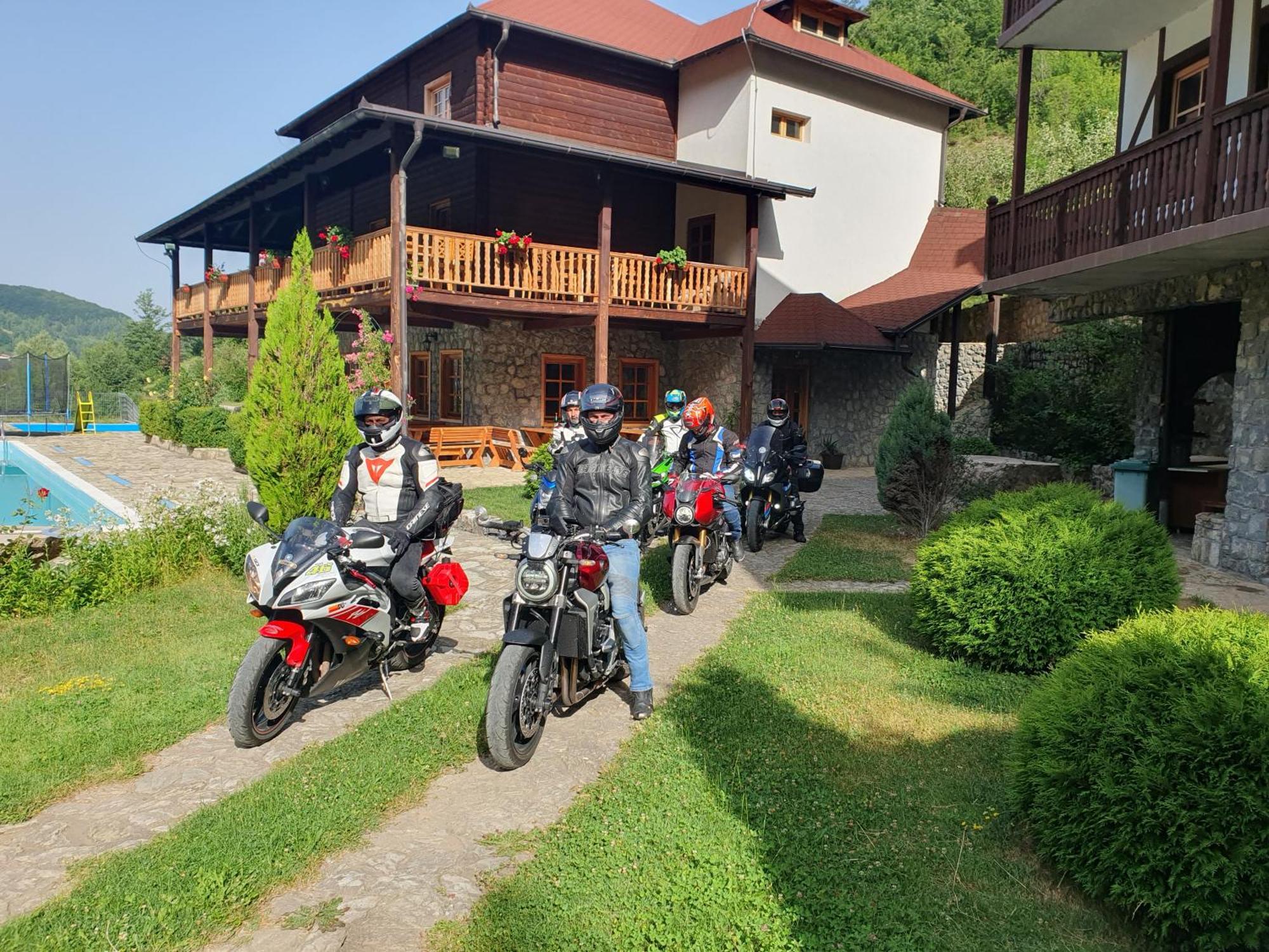 Etno Selo Vrelo & Camping Guest House เบราเน ภายนอก รูปภาพ